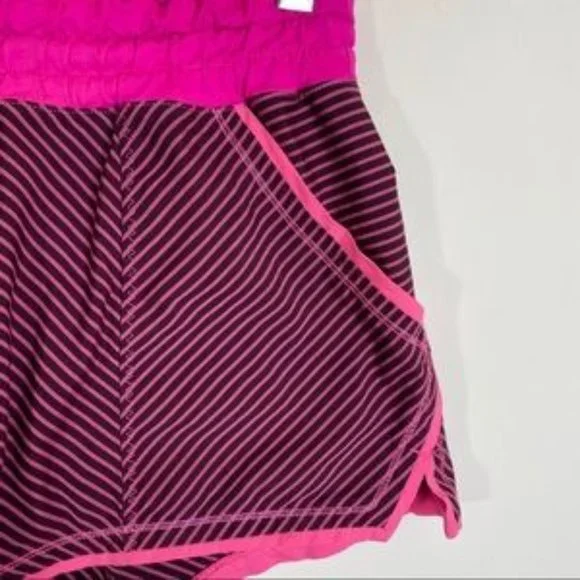 Lululemon Shake & Break Short Raspberry Size 6 - Picture 5 of 9